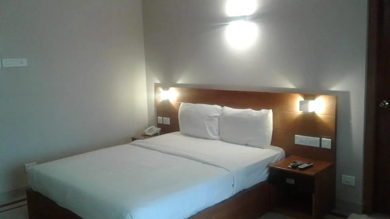 Отель Devanganam Residency Гуруваюр