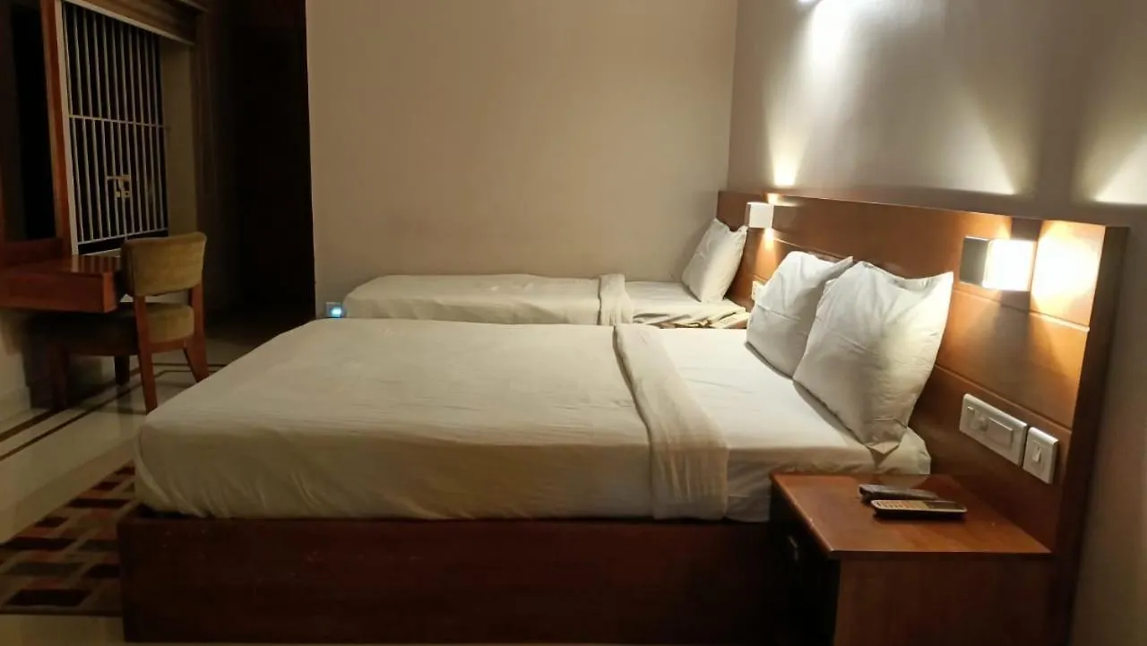 Devanganam Residency Гуруваюр